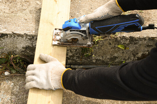 Close-up footage of a handheld circular saw cutting 