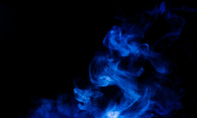 Fototapeta premium Abstract Blue Smoke Cloud on Black Background with Glowing Vapor Effect