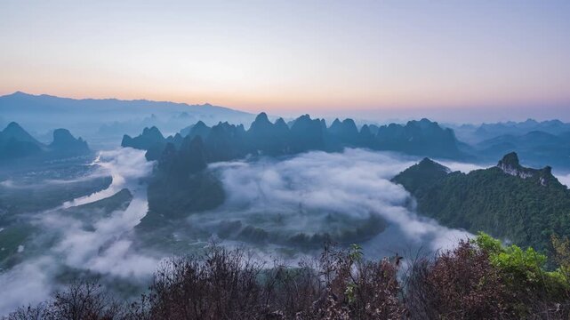 Sunrise and sea of ​​clouds at Damian Mountain, Xingping, Yangshuo, Guilin