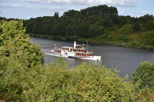 Raddampfer FREYA im Nord-Ostsee-Kanal 