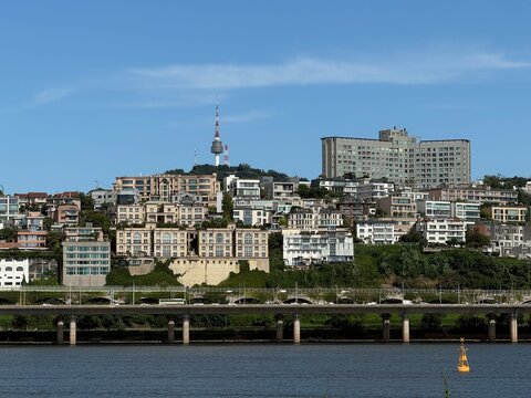 A view of Hannam-dong from Han River Park in Gangnam, Seoul.
