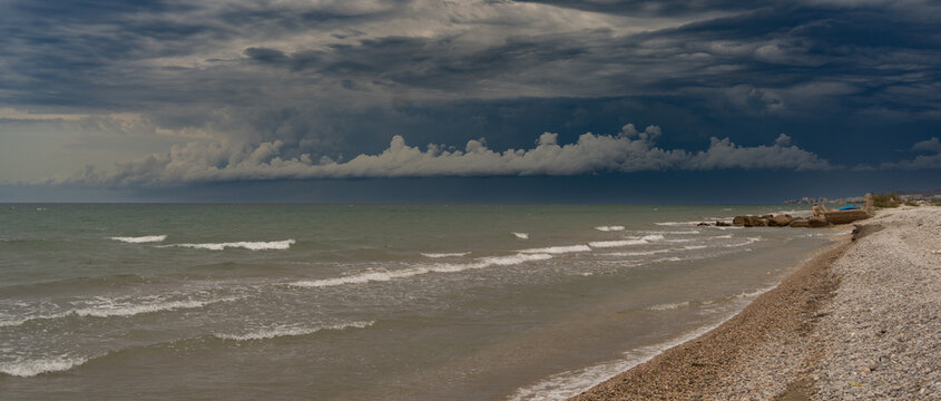 Nubes de tormenta en la playa