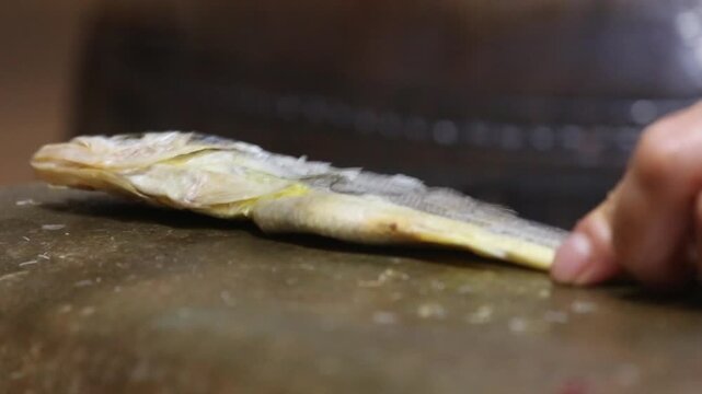 Korea barley dried yellow croaker bori gulbi earthenware crock pot seafood ingredient 생선 전통 보리굴비 굴비 항아리 옹기 보리 쌀 보관 숙성 건어물 수산물 한식 식재료