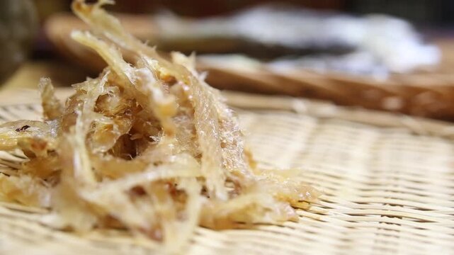 Korea barley dried yellow croaker bori gulbi earthenware crock pot seafood ingredient 생선 전통 보리굴비 굴비 항아리 옹기 보리 쌀 보관 숙성 건어물 수산물 한식 식재료