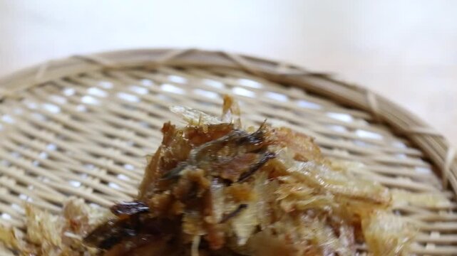 Korea barley dried yellow croaker bori gulbi earthenware crock pot seafood ingredient 생선 전통 보리굴비 굴비 항아리 옹기 보리 쌀 보관 숙성 건어물 수산물 한식 식재료