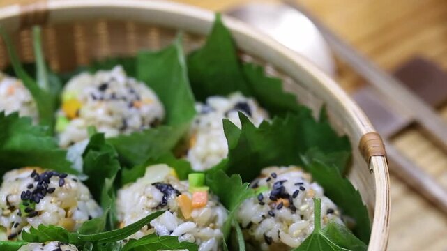 Korea barley rice ball jumeokbap barley grain perilla leaf making rice balls hand hands cooking preparation Korea 한국 보리밥 주먹밥 보리쌀 깻잎 쌈주먹밥 손 만들기 조리과정 주방 식재료 한식 전통음식