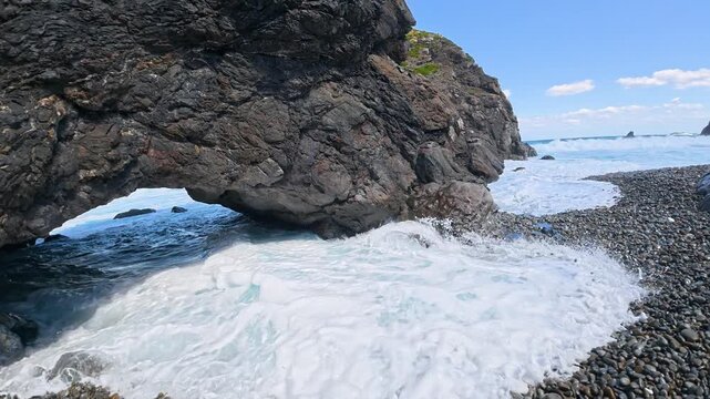 岩礁に打ち寄せる荒波 奄美大島 ホノホシ海岸 スローモーション映像