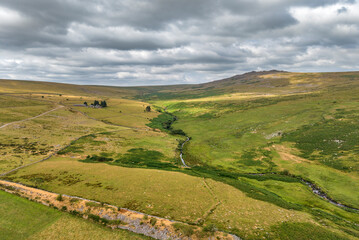 Walking trail up to Great Mis Tor on Dartmoor © Kevin