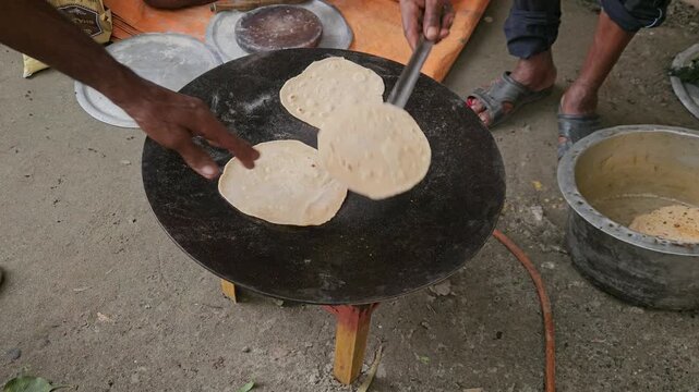 Traditional Indian Roti and Chapati Being Cooked on Large Iron Tawa, Fresh Flatbread Preparation at Local Food Stall, Indian Cuisine, Street Food, Rural Cooking and Traditional Culinary Culture