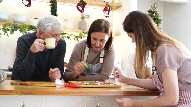 The family&mdash;parents and daughter&mdash;did activities together, decorating gingerbread cookies with cream cheese and preparing food for a Thanksgiving and Christmas party at home.