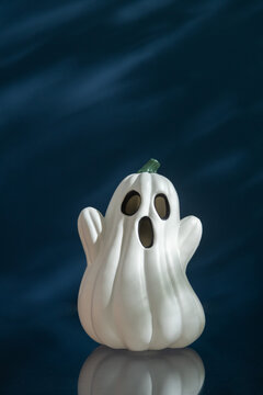 Bodegones y recursos graficos para Halloween featuring a ghost pumpkin at twilight