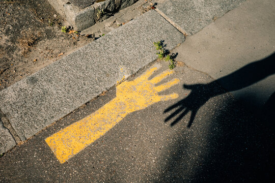 Hand Painted on the Street Invites Attention From Passersby