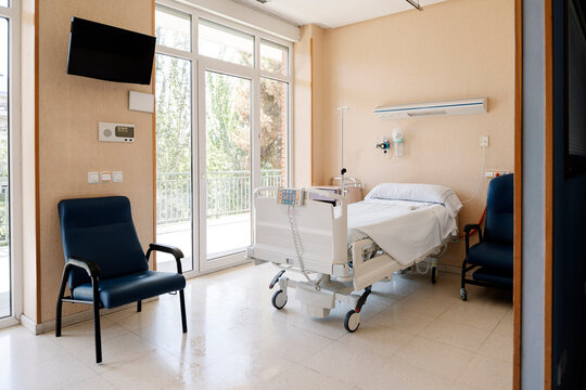 Empty hospital room ready for patient care