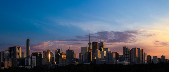Fototapeta premium Panoramic view of the downtown Toronto financial center skyline with modern skyscrapers
