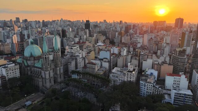 S&eacute; Cathedral, in the historic center of S&atilde;o Paulo, is one of the city&rsquo;s main religious and architectural symbols, standing out for its imposing neo-Gothic architecture beside Pra&ccedil;a da S&eacute; - Brazil
