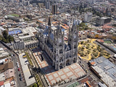 Bas&iacute;lica del Voto Nacional, Drone, Quito, Ecuador