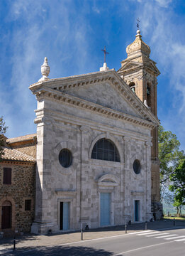 Bronzestatue an der Kirche Santuaro Di Maria Del Socorso, Montalcino, Toskana, Provinz Siena, Italien