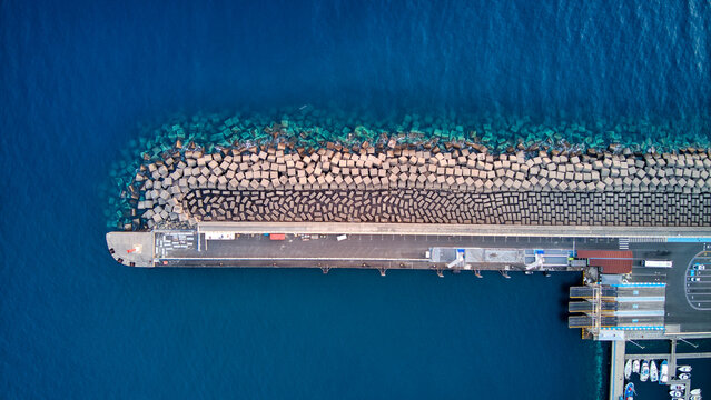 Fotos a&eacute;reas con dron del Muelle de Agaete en Gran Canaria.