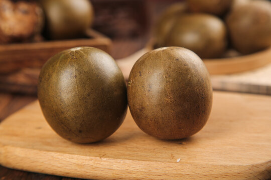 Luo Han Guo Monk Fruit Traditional Chinese Medicine for Cough Relief and Lung Health