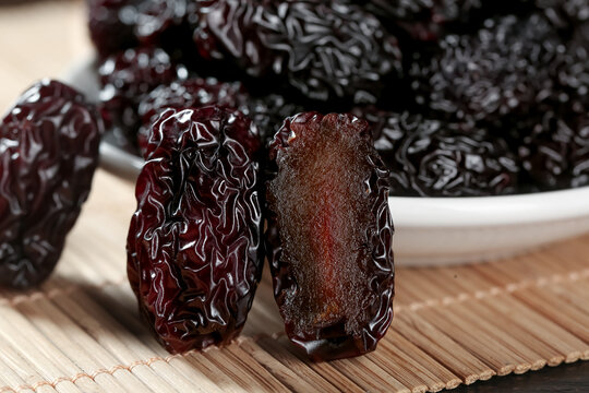 Black Jujube Dates from Xinjiang China - Premium Dried Fruit with Purple Crystal-like Skin