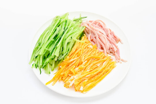 冷し中華の具材（千切りきゅうり・ハム・錦糸卵）