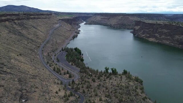 Lake Billy Chinook canyon - The Cove Palisades State Park, Oregon