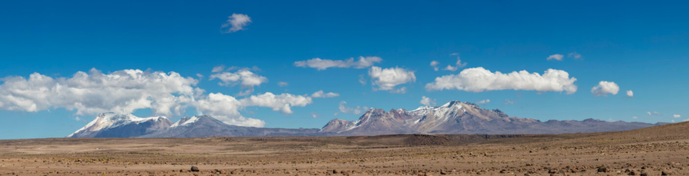 Peru, Andes, Patapampa Pass, volcanoes Ampato and Sabancaya