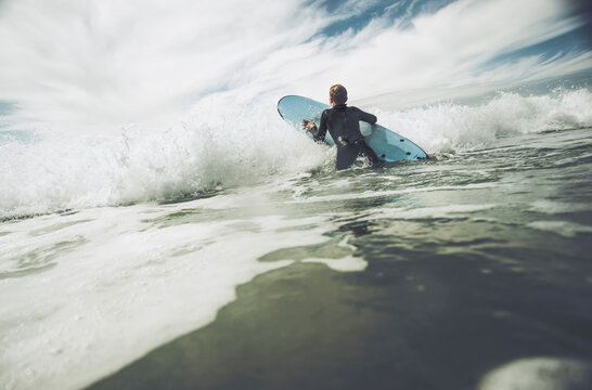 France, Bretagne, Camaret sur Mer, Teenage boy surfing at Atlantic coast