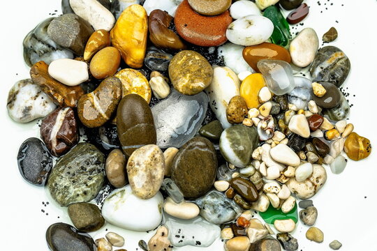 Ciottoli di mare colorati con pietrisco vulcanico