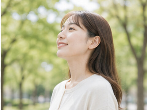 ICL,眼内コンタクトレンズ,有水晶体眼内レンズ,視力矯正,視力回復,屈折矯正手術,眼科,眼科医療,眼科クリニック,目,眼球,視力,近視,強度近視,乱視,裸眼,メガネ,コンタクトレンズ,眼内レンズ,レンズ,虹彩,水晶体,角膜,眼科手術,手術,局所麻酔,視力検査,眼圧検査,角膜検査,適応検査,診察,カウンセリング,医師,看護師,患者,日本人男性,日本人女性,手術室,医療機器,点眼薬,術後,ダウンタイ
