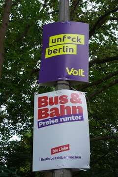 Wahlplakate von Volt und Die Linke zur Wahl zum Abgeordnetenhaus in Berlin am 17.08.2026
