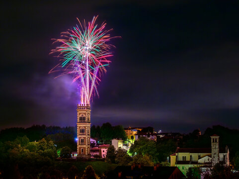 Fireworks in Cassacco. Tower burning. Traditions and shows in Friuli.