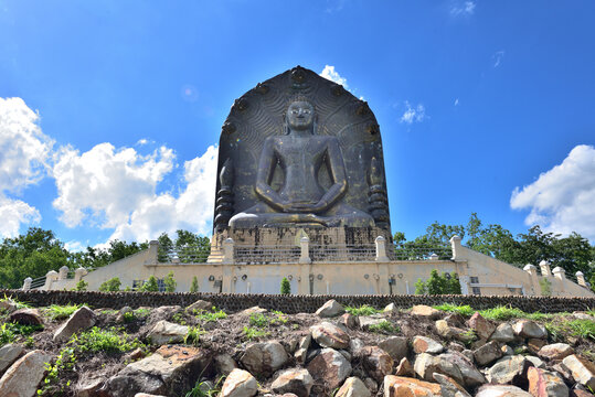 The Monument of Phra Puttha Tawarawadi Sri Prachin Sirindhorn Lokanat is located at Khao Eto Buddha Park in Prachin Buri