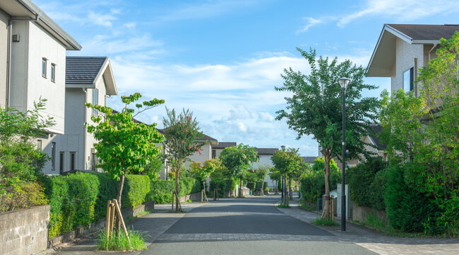 住宅街　一戸建て　家　住まい　不動産