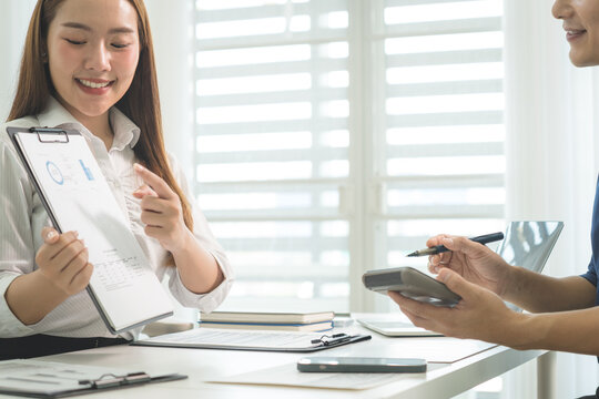 Professional Mentoring and Knowledge Sharing in Modern Office