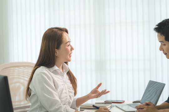 Professional Mentoring and Knowledge Sharing in Modern Office