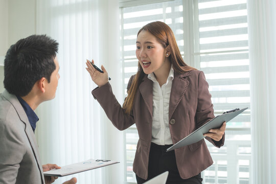 Professional Mentoring and Knowledge Sharing in Modern Office