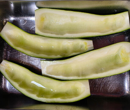 Zucchini Cucurbita pepo aus dem eigenen Garten