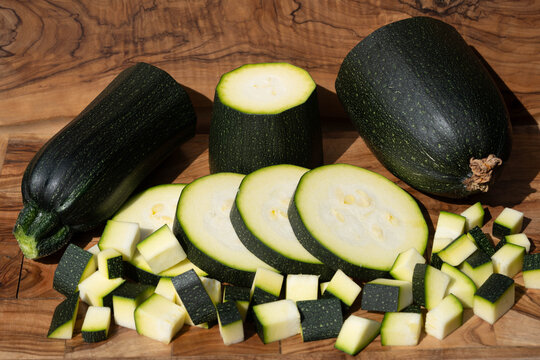 Zucchini Cucurbita pepo aus dem eigenen Garten