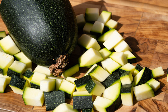 Zucchini Cucurbita pepo aus dem eigenen Garten
