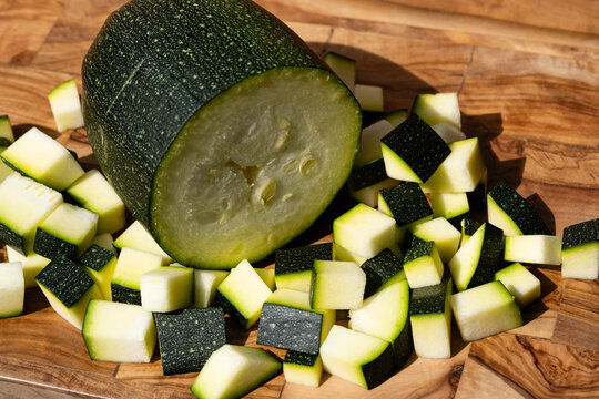 Zucchini Cucurbita pepo aus dem eigenen Garten