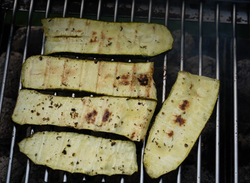 Zucchini Cucurbita pepo aus dem eigenen Garten