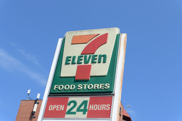 Fototapeta premium 7-Eleven pylon at 1730 Bloor St W and Indian Grove, Toronto