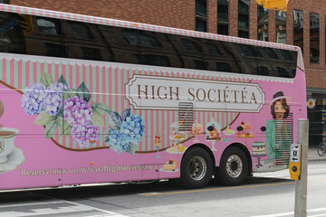 Fototapeta premium distinctive pink, Toronto sightseeing tour bus 