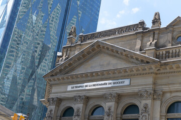 Fototapeta premium CIBC Square contrast with Bank of Montreal now le Temple de la renommée du hockey, 30 Yonge St, Toronto 