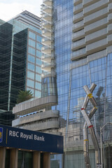Fototapeta premium wide view of intersection at Yonge and Bloor (RBC Royal Bank at 2 Bloor St E) with view of Ron Arad sculpture, 