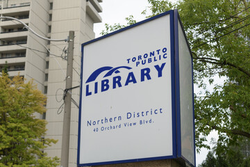 Fototapeta premium sign outside Toronto Public Library - Northern District Branch located at 40 Orchard View Blvd