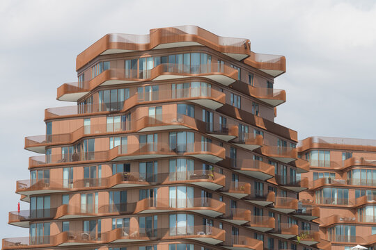 abstract exterior of Aqualuna Condos, designed by 3XN and Kirkor Architects & Planners, located at 155 Merchants' Wharf, Toronto (East Bayfront)