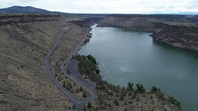 The plateau with Lake Billy Chinook - The Cove Palisades State Park, Oregon