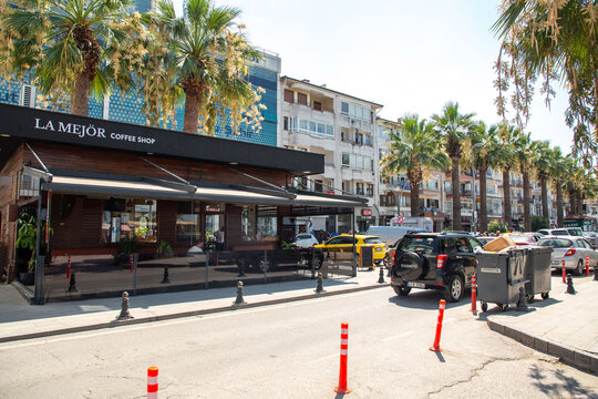 Street view from Karamurse, a coastal municipality in Kocaeli, Turkiye